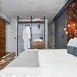 Leaf Boutique Condos